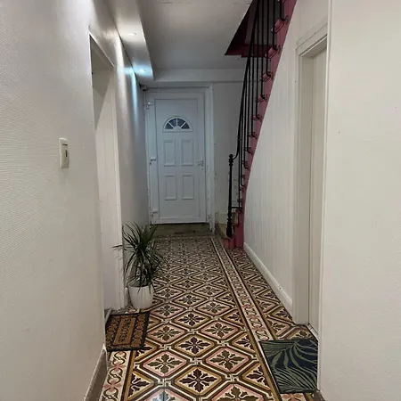 Proche Amneville, 2 Chambres, 5 Couchages, Cuisine, Salon, Terrasse Et Parking Daire Rombas