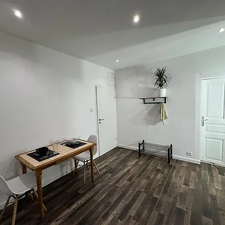 Daire Proche Amneville, 2 Chambres, 5 Couchages, Cuisine, Salon, Terrasse Et Parking