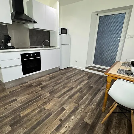 Proche Amneville, 2 Chambres, 4 Couchages, Cuisine, Salon, Terrasse Et Parking