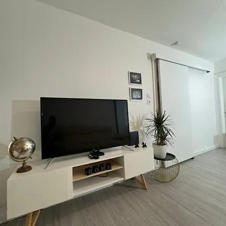 Proche Amnéville, 2 Chambres, 5 Couchages, Cuisine, Salon, Terrasse Et Parking Rombas