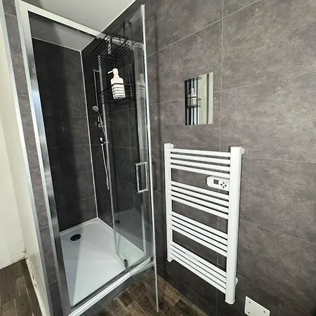 Proche Amneville, 2 Chambres, 4 Couchages, Cuisine, Salon, Terrasse Et Parking Apartment