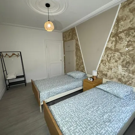 Proche Amnéville, 2 Chambres, 5 Couchages, Cuisine, Salon, Terrasse Et Parking *