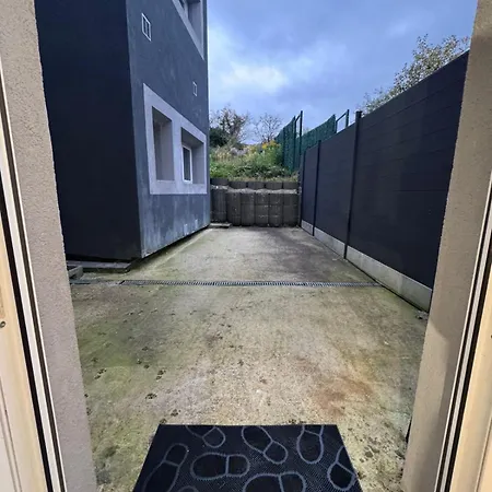 Proche Amnéville, 2 Chambres, 5 Couchages, Cuisine, Salon, Terrasse Et Parking Rombas