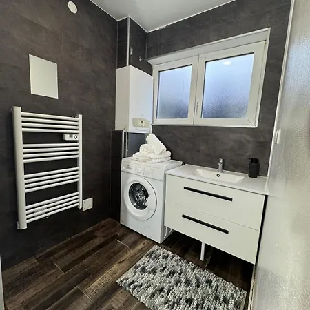 Proche Amneville, 2 Chambres, 5 Couchages, Cuisine, Salon, Terrasse Et Parking Daire *