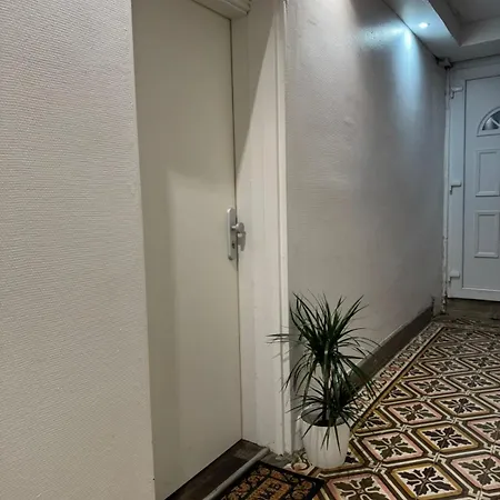 Proche Amneville, 2 Chambres, 5 Couchages, Cuisine, Salon, Terrasse Et Parking Daire *