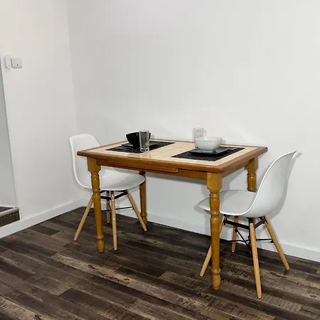 Appartement Proche Amnéville, 2 Chambres, 5 Couchages, Cuisine, Salon, Terrasse Et Parking *