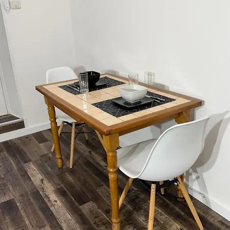 Daire Proche Amneville, 2 Chambres, 5 Couchages, Cuisine, Salon, Terrasse Et Parking Rombas