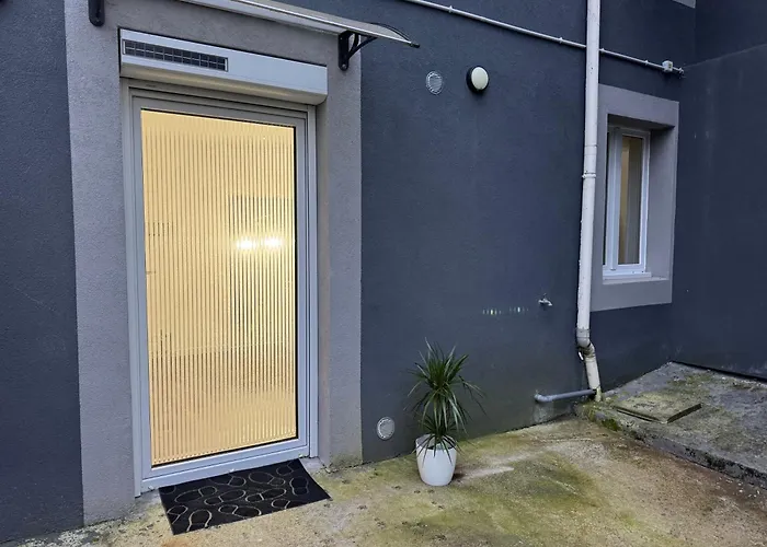 Proche Amneville, 2 Chambres, 5 Couchages, Cuisine, Salon, Terrasse Et Parking