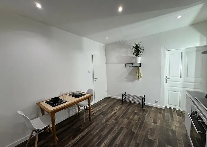 Daire Proche Amneville, 2 Chambres, 5 Couchages, Cuisine, Salon, Terrasse Et Parking