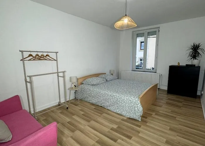 Proche Amneville, 2 Chambres, 5 Couchages, Cuisine, Salon, Terrasse Et Parking Rombas