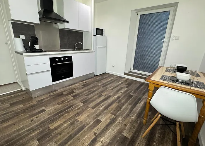 Proche Amneville, 2 Chambres, 5 Couchages, Cuisine, Salon, Terrasse Et Parking