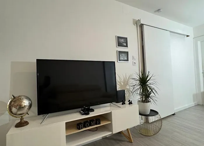 Proche Amneville, 2 Chambres, 5 Couchages, Cuisine, Salon, Terrasse Et Parking Rombas