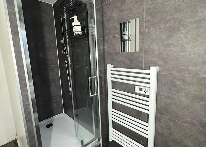 Proche Amneville, 2 Chambres, 5 Couchages, Cuisine, Salon, Terrasse Et Parking Daire