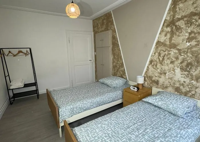 Proche Amneville, 2 Chambres, 5 Couchages, Cuisine, Salon, Terrasse Et Parking *