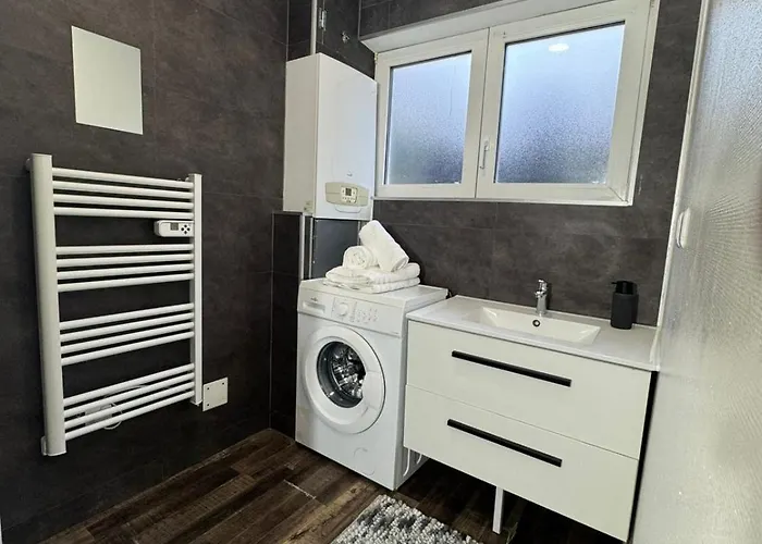 Proche Amneville, 2 Chambres, 5 Couchages, Cuisine, Salon, Terrasse Et Parking Daire *