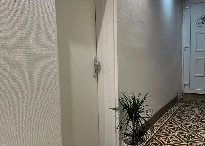 Proche Amneville, 2 Chambres, 5 Couchages, Cuisine, Salon, Terrasse Et Parking Daire *